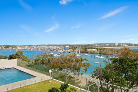 Oceanfront Apartment On Top Of Point Cartwright - Tourism Guide 0