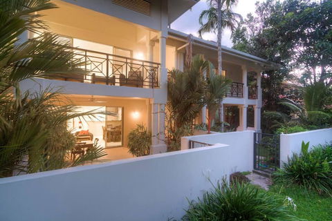 Oceanique - Absolute Beachfront Port Douglas - Tourism Guide 3