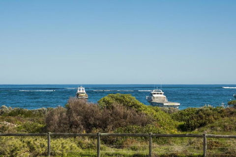 Oceans Waves - Luxury Apartment With Ocean Views - Travel Search 0