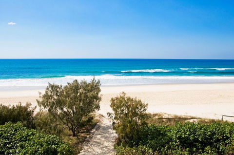Oceanside Resort - Absolute Beachfront Apartments - Tourism Guide 1