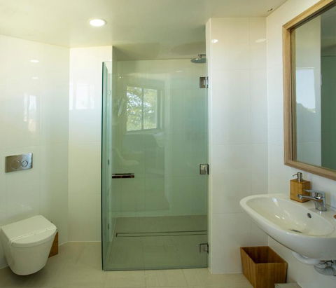 Oceanside Resort - Absolute Beachfront Apartments - Tourism Guide 2
