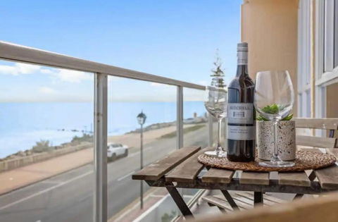 Oceanview Escape In Beachside Glenelg - Tourism Guide 2