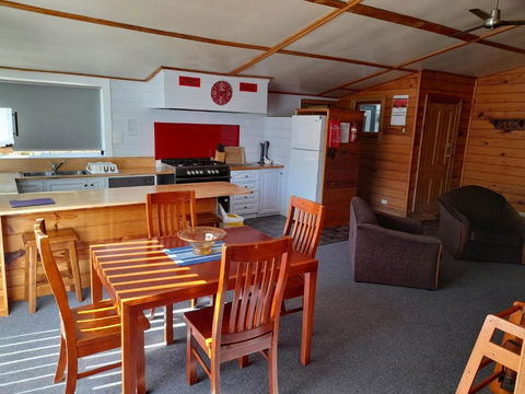 Old School Rocky Cape Guesthouse - Travel Search 3