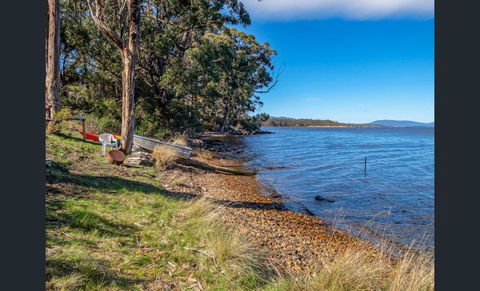 On The Huon River - Travel Search 1