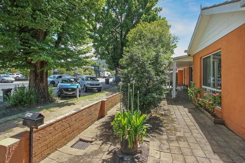 Onocay House Bright Victoria - Tourism Guide 1