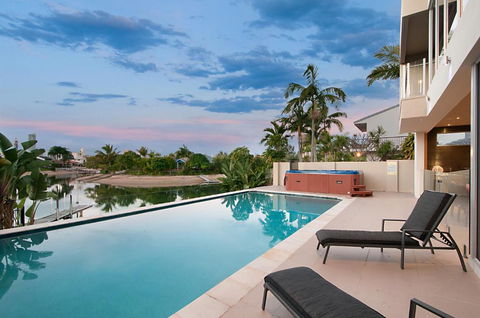 Opulence On Broadbeach - Tourism Guide 0