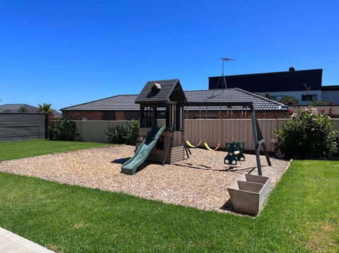 Oriana Grande- 5 Bdrm Sleeps 14 Beach View Wifi - Travel Agents 2