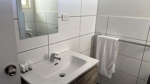 OUYEN MOTEL - Travel Agents 3