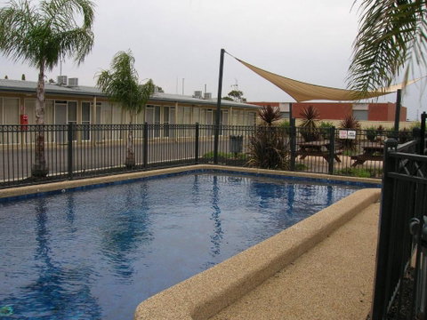 Overlander Hotel Motel - Tourism Guide 0