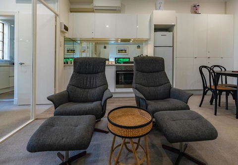 Oversized Potts Point Studio - Tourism Guide 2