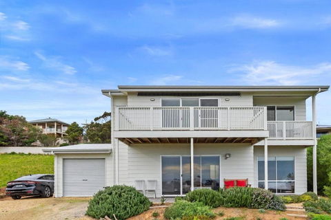 One Merino Panoramic Beach House Modern Sleeps 10 - Travel Search 0