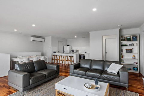 One Merino Panoramic Beach House Modern Sleeps 10 - Travel Search 2