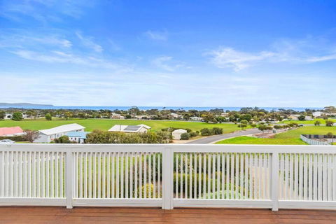 One Merino Panoramic Beach House Modern Sleeps 10 - Travel Search 3