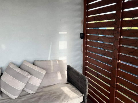 One Bedroom CBD Unit, Walk To Beaches & Cafes - Tourism Guide 3