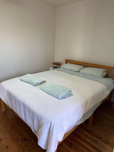 One Bedroom CBD Unit, Walk To Beaches & Cafes - Tourism Guide 1
