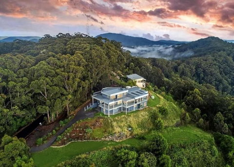 ON TOP Of THE WORLD Garden Studio - Tourism Guide 2