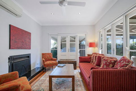 Paddington Cottage - A Classic Queenslander Stay - Cruises Travel 2
