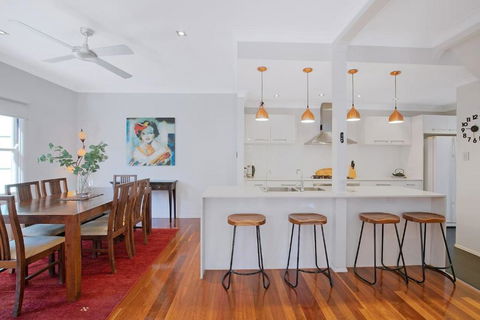 Paddington Cottage - A Classic Queenslander Stay - Cruises Travel 3