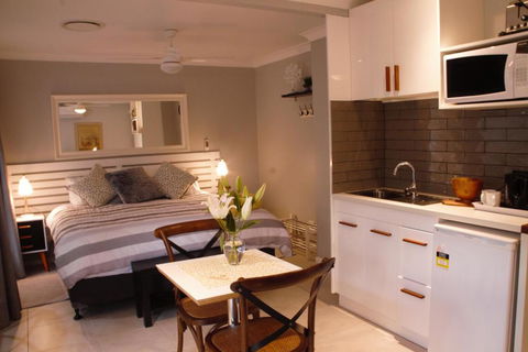 Paperbark Bed & Breakfast - Cruises Travel 3