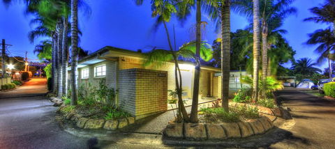 Paradise Palms Caravan Park - Travel Agents 3