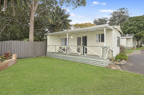 Paradise Palms Caravan Park - Travel Agents 1