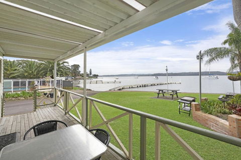 Paradise Palms Caravan Park - Travel Agents 2