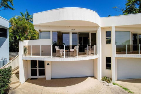 Paradise View @ Bonny Hills - Travel Agents 2