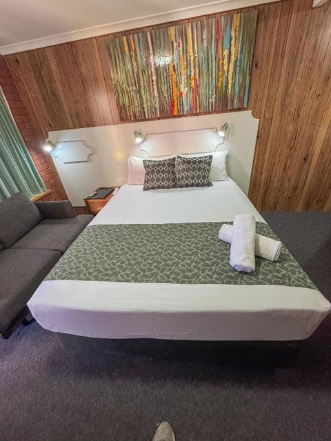Pastoral Hotel Motel Echuca CBD - Travel Agents 0