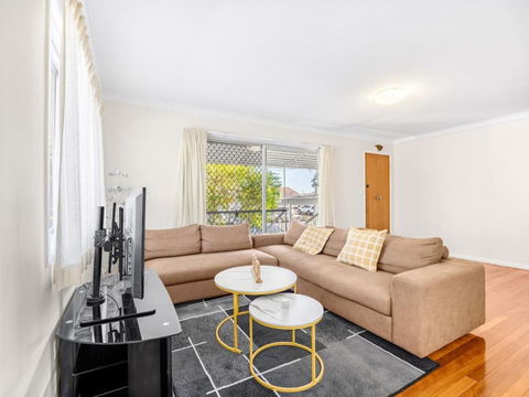 Peaceful 3BR Comfy Unit Sunnybank Near Everything - Travel Search 1