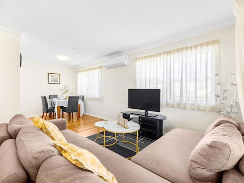 Peaceful 3BR Comfy Unit Sunnybank Near Everything - Travel Search 2