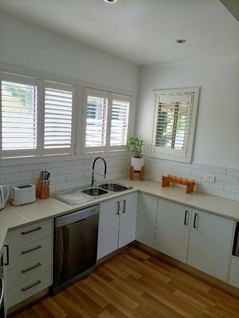 Peel Cottage - Travel Agents 2
