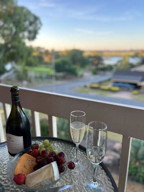 Pelican Retreat - Corporate / Tradie / Family - Travel Search 3