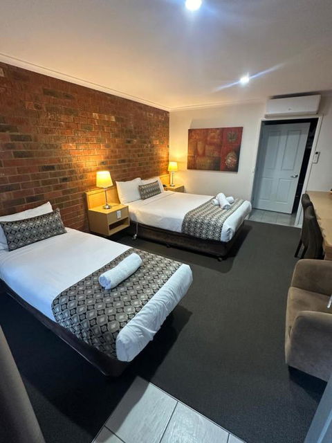 Pevensey Motor Lodge - Tourism Guide 1