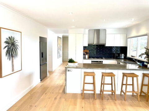 Pool & Pet Friendly - Mornington Peninsula Beach House - Travel Agents 2