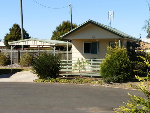 PepperTree Cabins, Kingaroy - Tourism Guide 3
