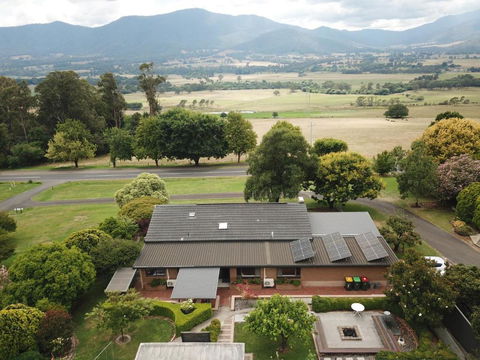Perfect Country Home - Travel Search 1