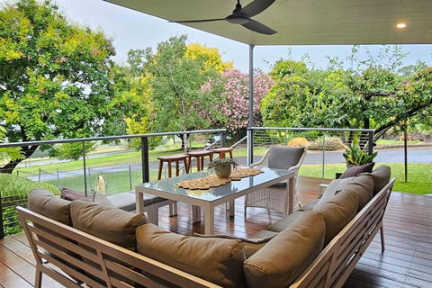 Perfect Country Home - Travel Search 0
