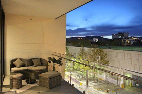 Perfectly Located Modern Apartment - Canberra CBD - Cruises Travel 0