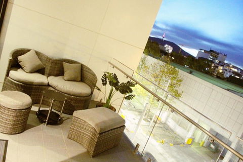 Perfectly Located Modern Apartment - Canberra CBD - Cruises Travel 3