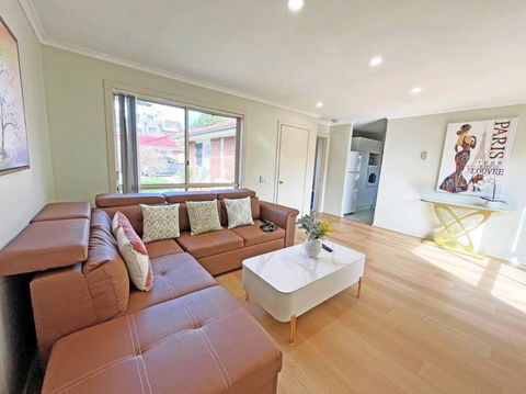 Pet-Friendly Retreat 2BR Ringwood Prime Location - Cruises Travel 3