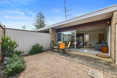 Petite Retreat - Travel Agents 0