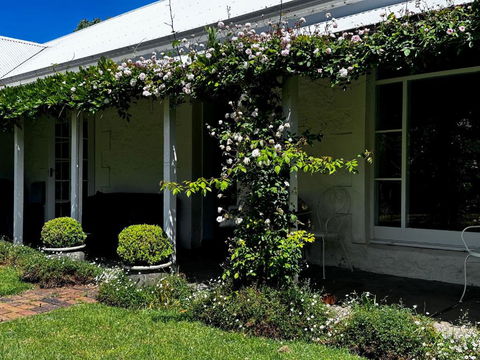 Petschel House - Travel Agents 2