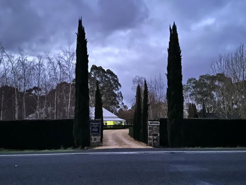 Petschel House - Travel Agents 0