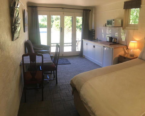 Pierrepoint Accommodation - Tourism Guide 0