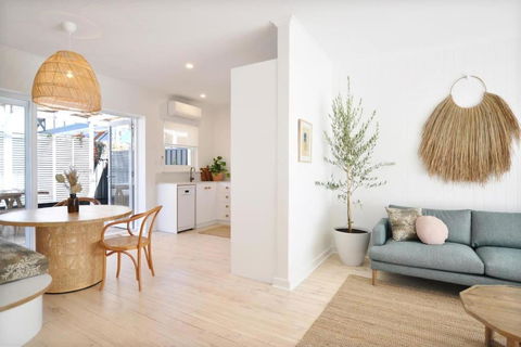 Pine At Arlos Glenelg South - Tourism Guide 3