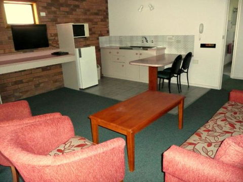 Pinnacle Holiday Lodge - Travel Agents 1
