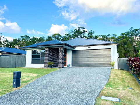 Plantation Retreat 4 Bedroom Modern Home - Travel Search 0