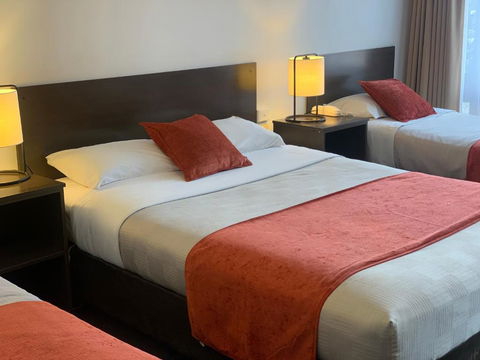 Ploughmans Motor Inn - Travel Agents 1