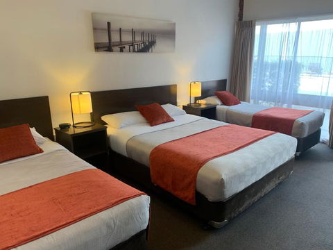 Ploughmans Motor Inn - Travel Agents 0
