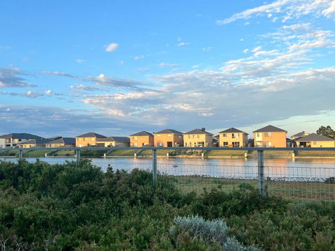 Point Cook Landmark Coastal Wetland Park Villa Free Parking - Travel Search 0